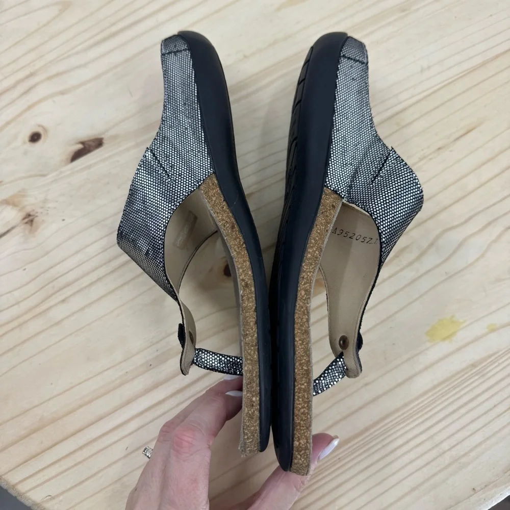 Mephisto Agacia T-Strap Flip-Flop Sandal Pewter Silver Metallic Leather EU 41